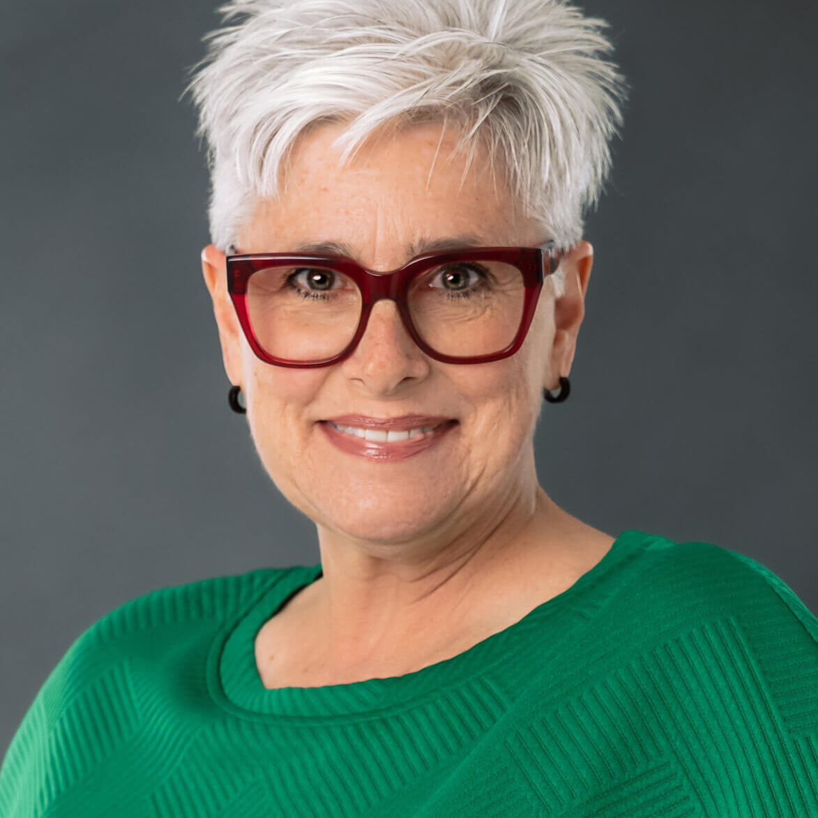 Kelly Headshot